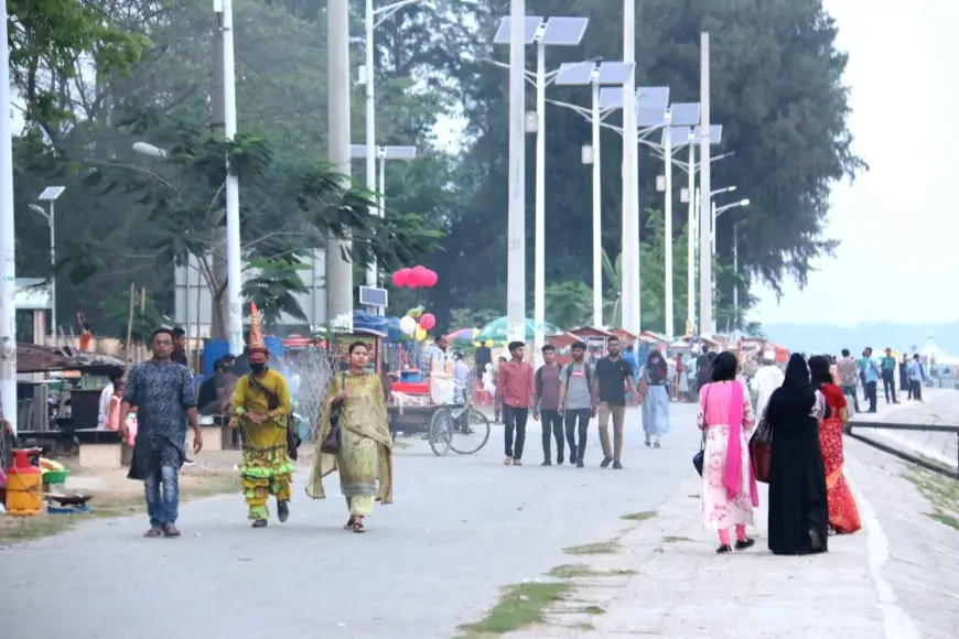 বরিশালে বিনোদন কেন্দ্রে ভীড়, বিদেশ ফেরতদের নিয়ে উদ্বিগ্ন প্রশাসন