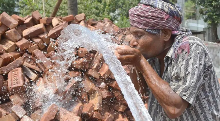 বরিশালে ভ্যাপসা গরম, বাড়ছে ডায়রিয়া ও শিশু রোগ