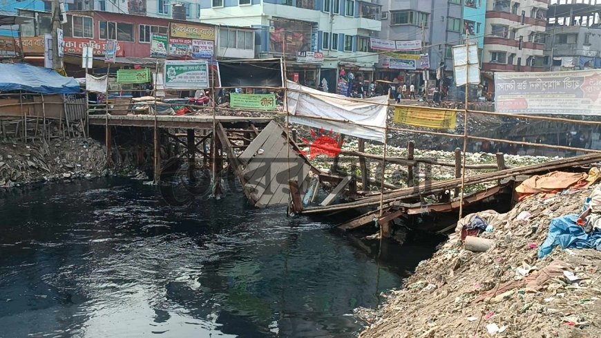 নারায়ণগঞ্জে সেতু ভেঙে খালে, জনদুর্ভোগ চরমে