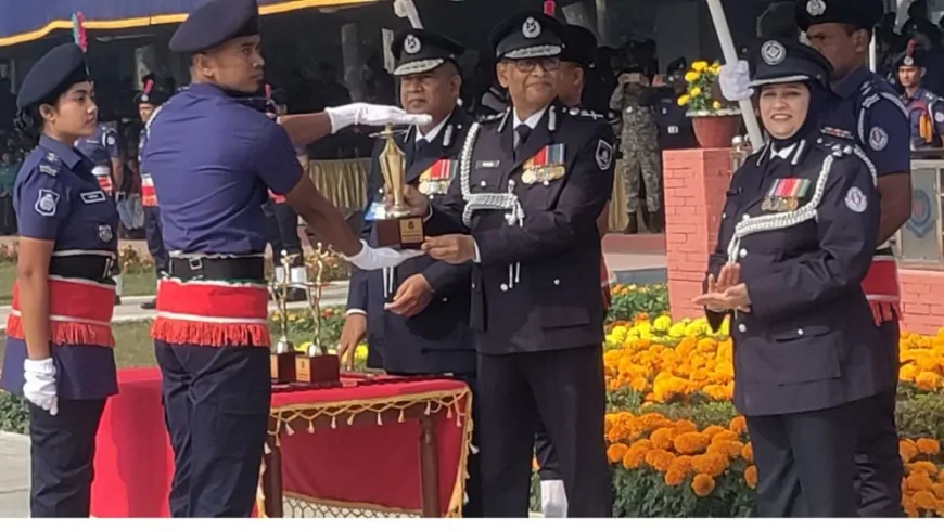 রাজশাহীতে ৪০তম ক্যাডেট সাব-ইন্সপেক্টর ব্যাচের সমাপনী কুচকাওয়াজ অনুষ্ঠিত